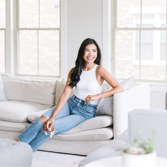 Meet your Posher, Nicole 😊 - Picture 1 of 1